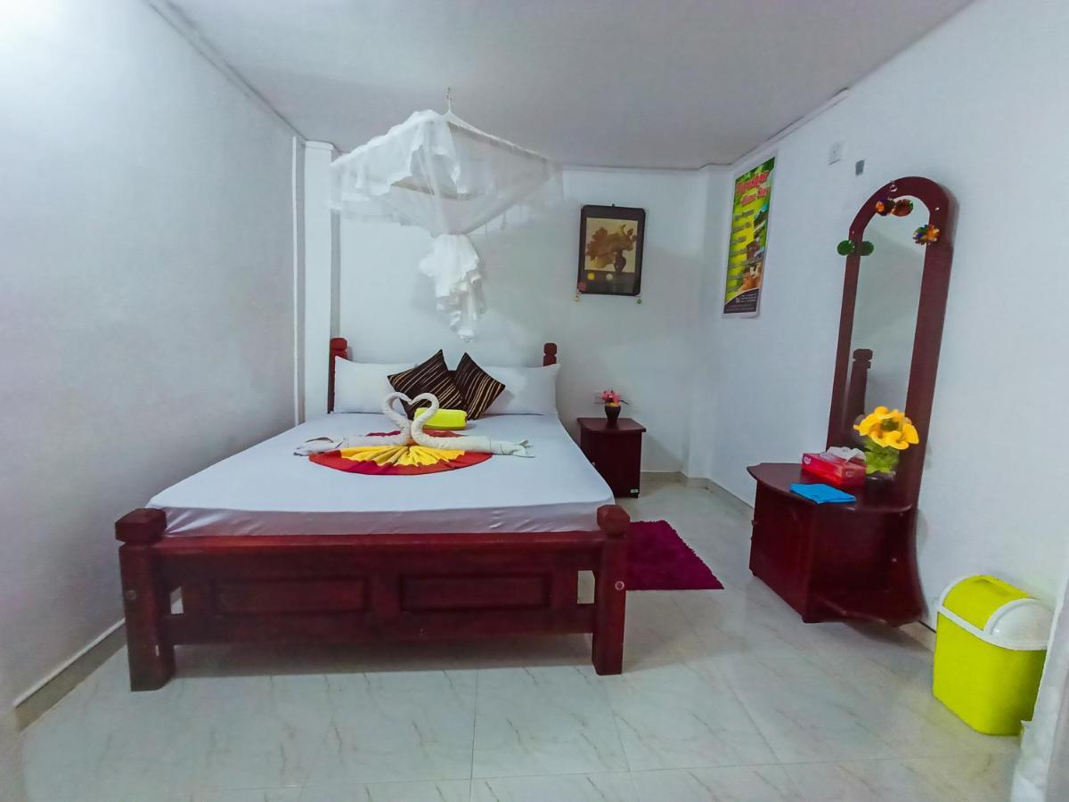 Sigiri Tarushan Home Stay Сигирия Экстерьер фото