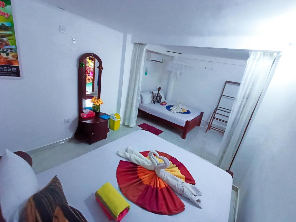 Sigiri Tarushan Home Stay Сигирия Экстерьер фото