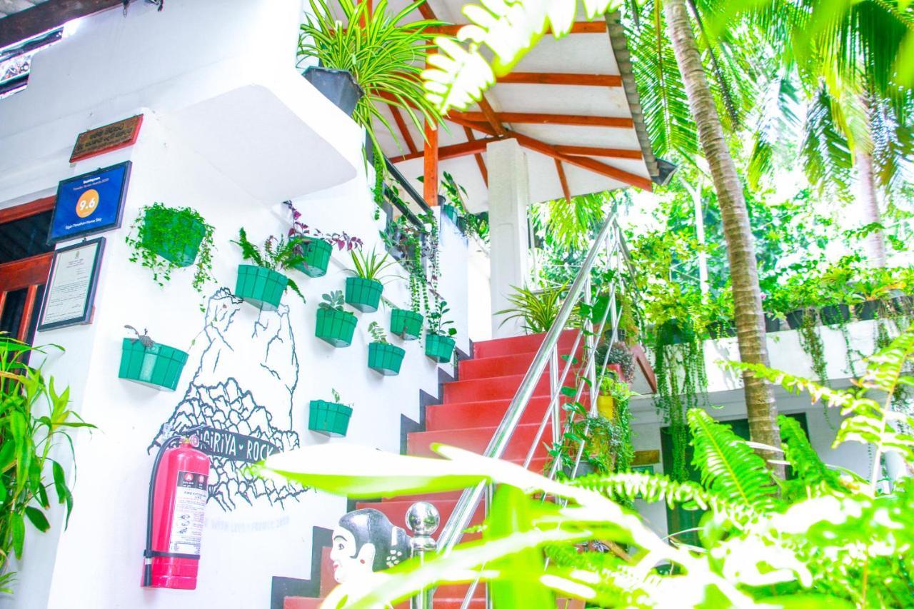 Sigiri Tarushan Home Stay Сигирия Экстерьер фото