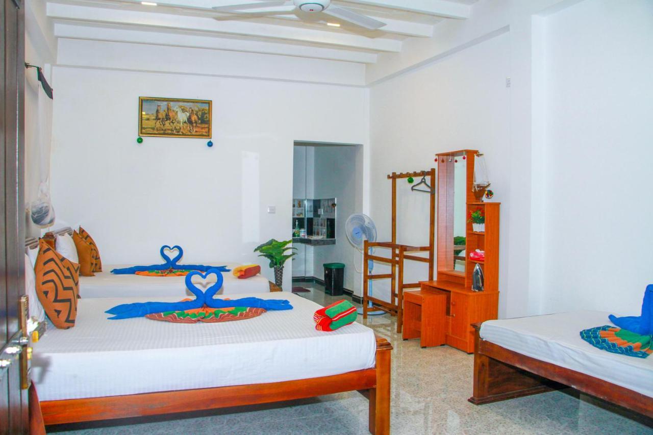Sigiri Tarushan Home Stay Сигирия Экстерьер фото