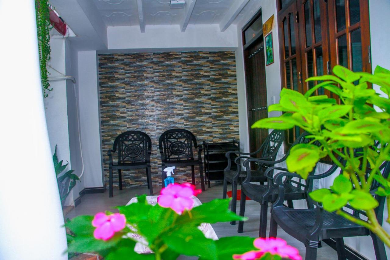 Sigiri Tarushan Home Stay Сигирия Экстерьер фото