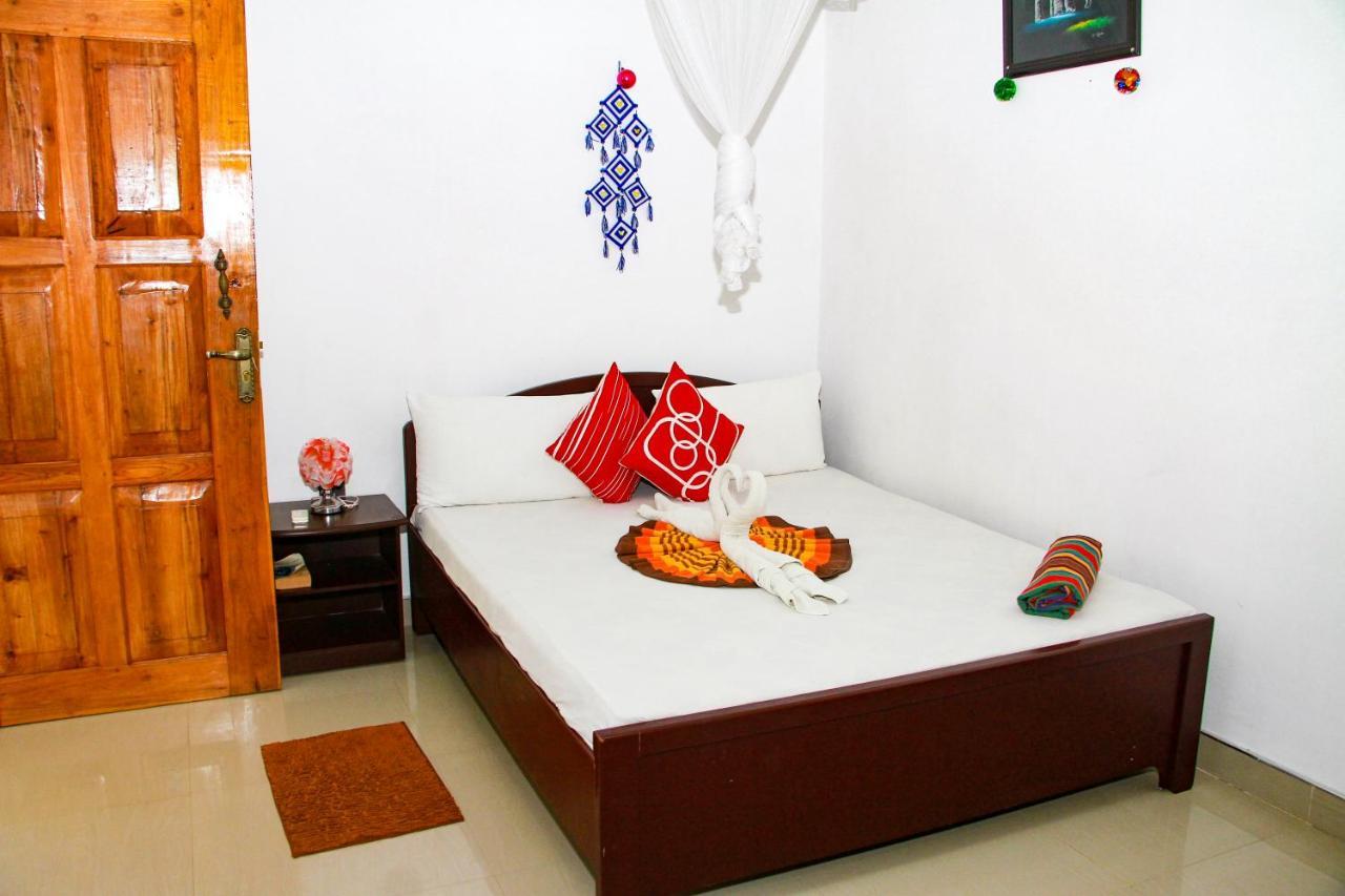 Sigiri Tarushan Home Stay Сигирия Экстерьер фото