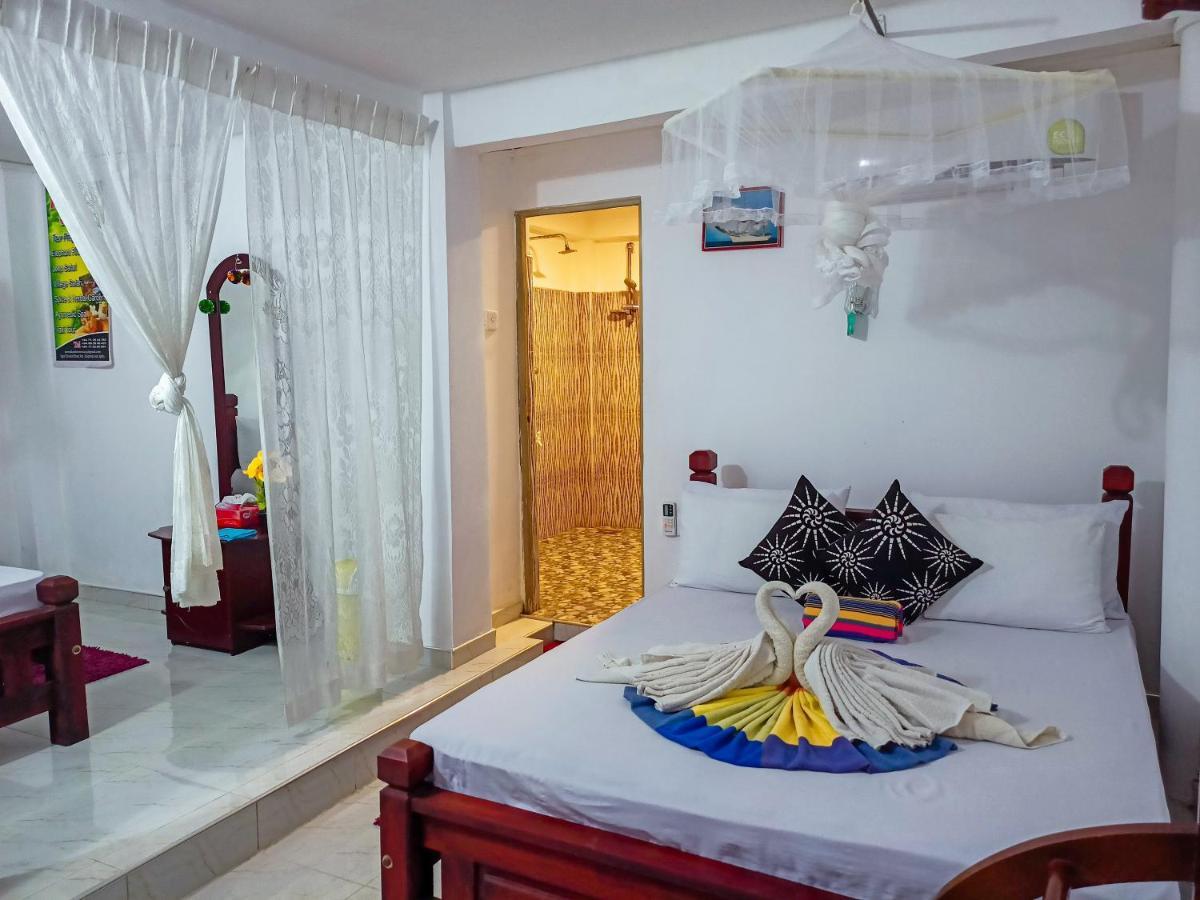 Sigiri Tarushan Home Stay Сигирия Экстерьер фото