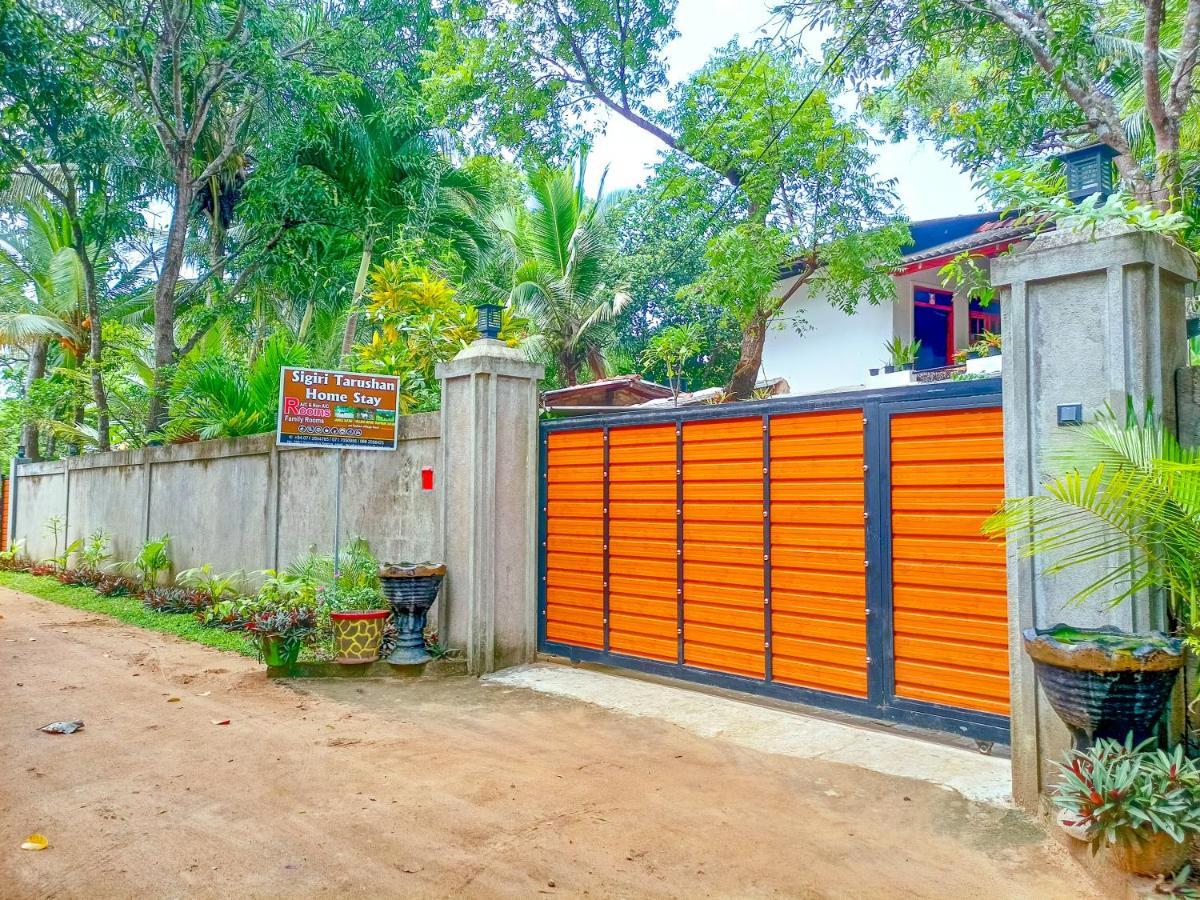 Sigiri Tarushan Home Stay Сигирия Экстерьер фото